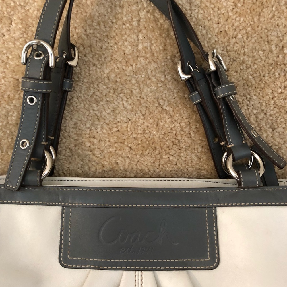 Coach purse - Picture 4 of 4